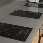 Vitroceràmica negra de la cuina de la residència universitària de Vic Residencial Montserrat